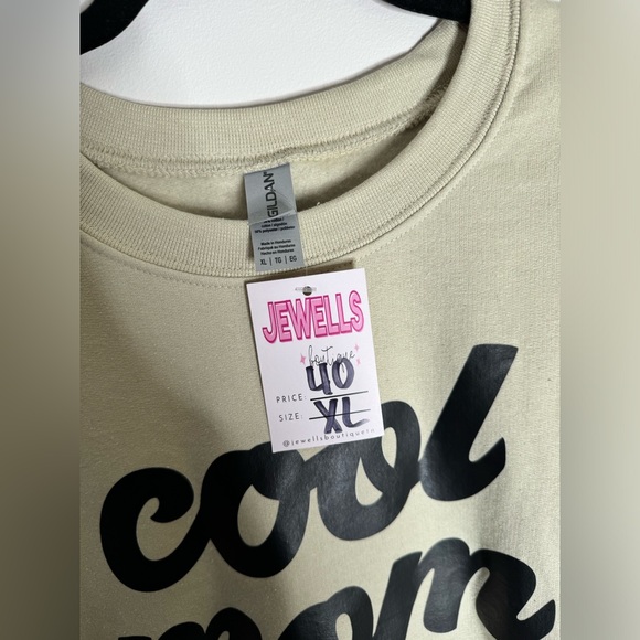 NWT Sweatshirt Cool Mom Club Size XL - Picture 3 of 3